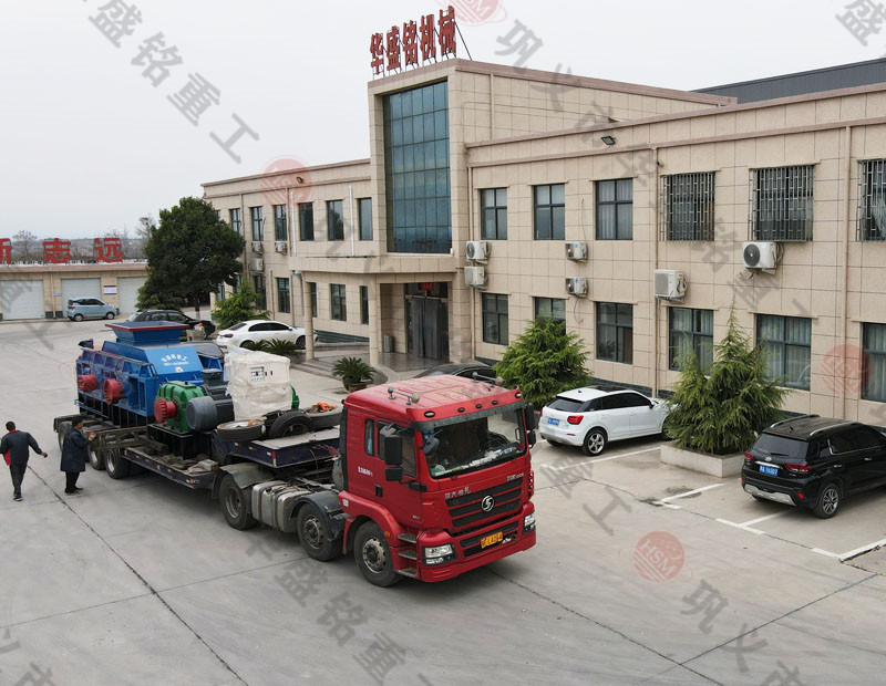 大型鐵礦石對輥制砂機(jī)產(chǎn)量是多少？